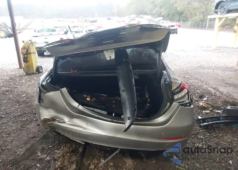 2022 Mercedes-Benz C 300 4Matic z USA, uszkodzony, nr VIN W1KAF4HB6NR044531